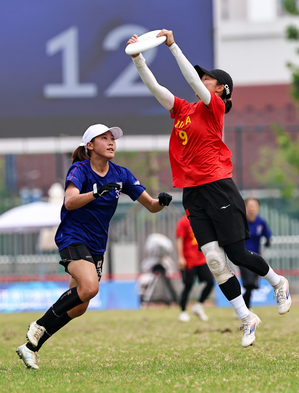 新华社记者, 右一, 新华社记者 新华社记者, 右一, 新华社记者